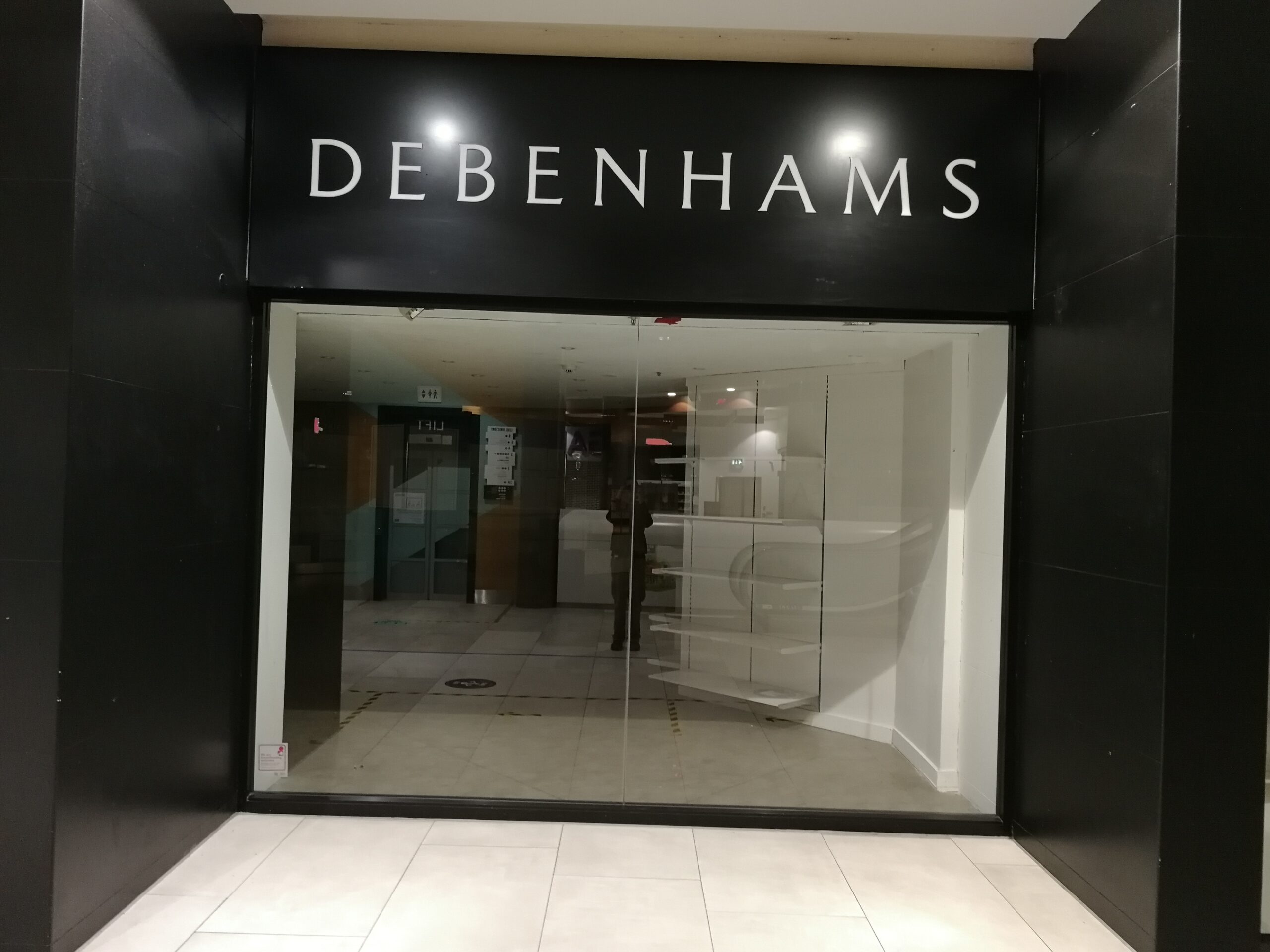 Toughened Frameless Shopfronts UK