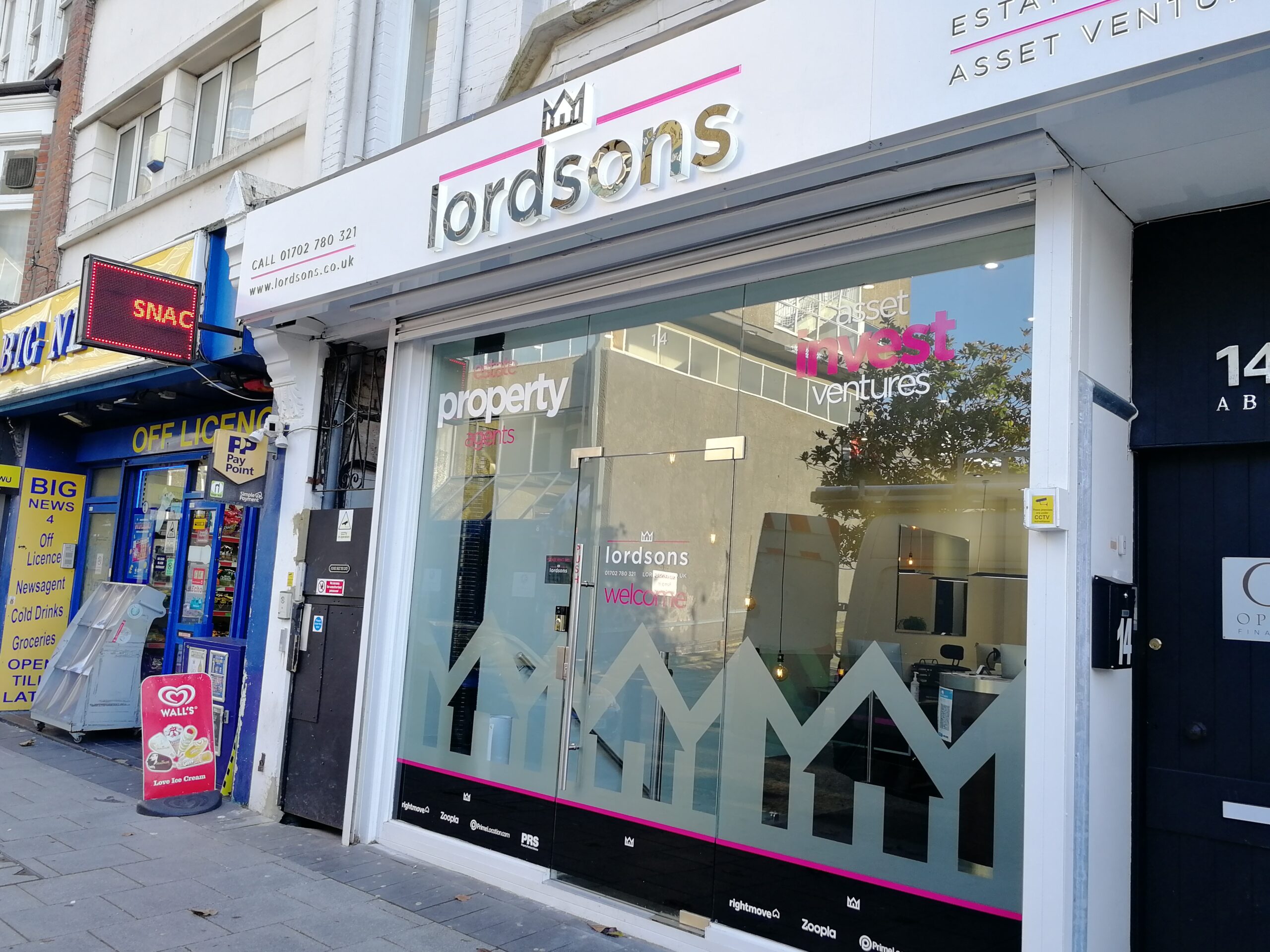 Toughened Frameless Shopfronts UK